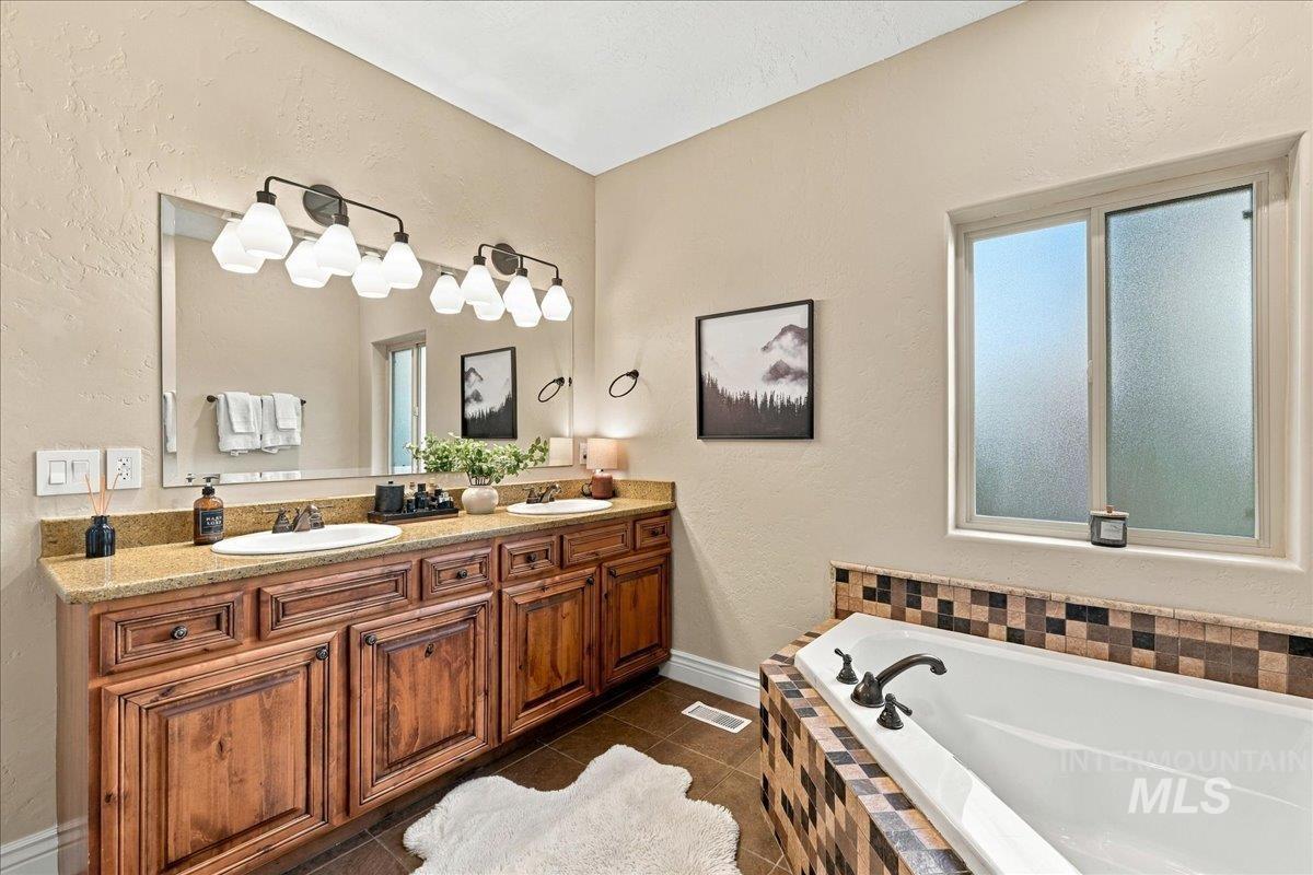 7222 W Ring Perch Dr., Boise, Idaho 83709, 3 Bedrooms, 2.5 Bathrooms, Residential For Sale, Price $799,000,MLS 99003163