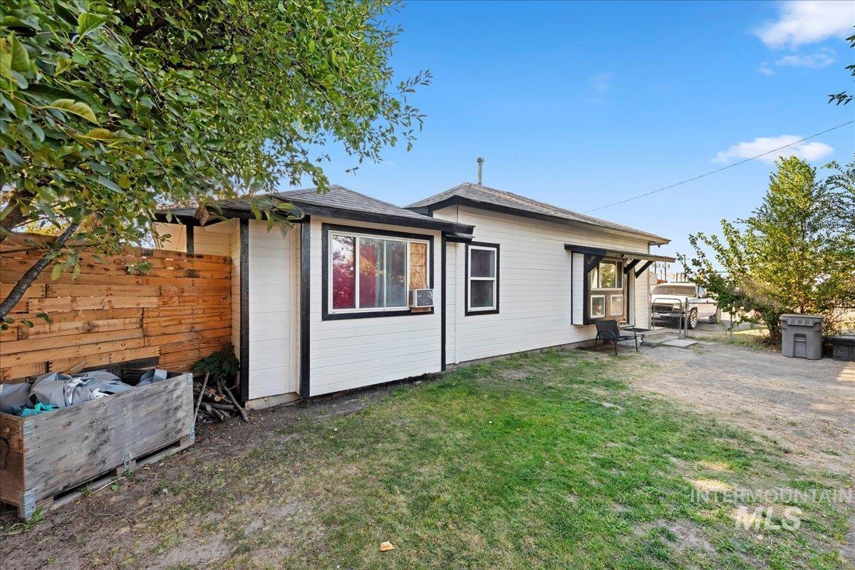602 E Chicago Street, Caldwell, Idaho 83605, 3 Bedrooms, 2 Bathrooms, Residential For Sale, Price $265,000, 99003166