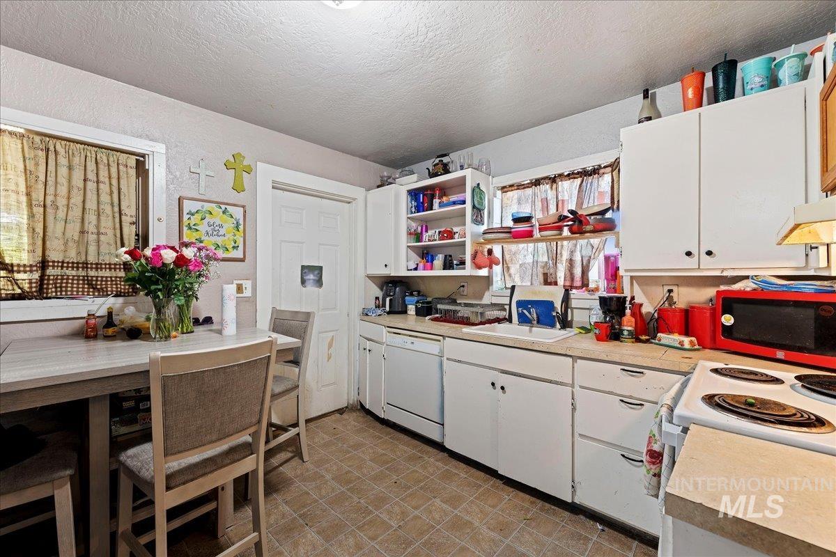 602 E Chicago Street, Caldwell, Idaho 83605, 3 Bedrooms, 2 Bathrooms, Residential For Sale, Price $265,000, 99003166