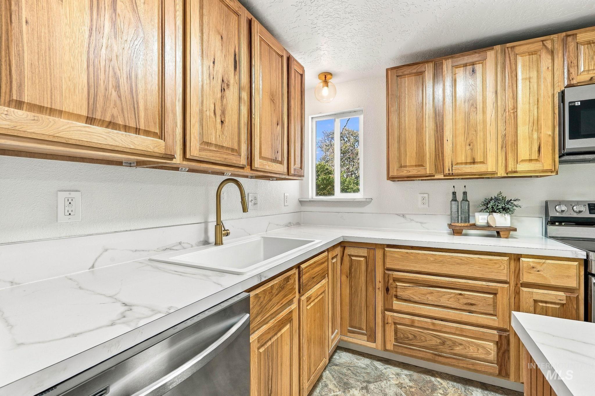 1919 S Penninger Dr, Boise, Idaho 83709, 4 Bedrooms, 2 Bathrooms, Residential For Sale, Price $488,000, 99003254