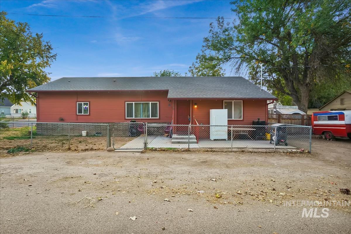 110 N 7Th St, Parma, Idaho 83660, 5 Bedrooms, 2 Bathrooms, Residential For Sale, Price $294,900, 99003372