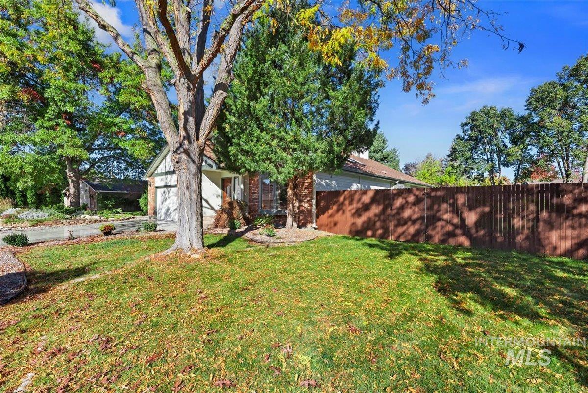1260 E Woodvine, Boise, Idaho 83706, 3 Bedrooms, 2 Bathrooms, Residential For Sale, Price $699,500, 99003412
