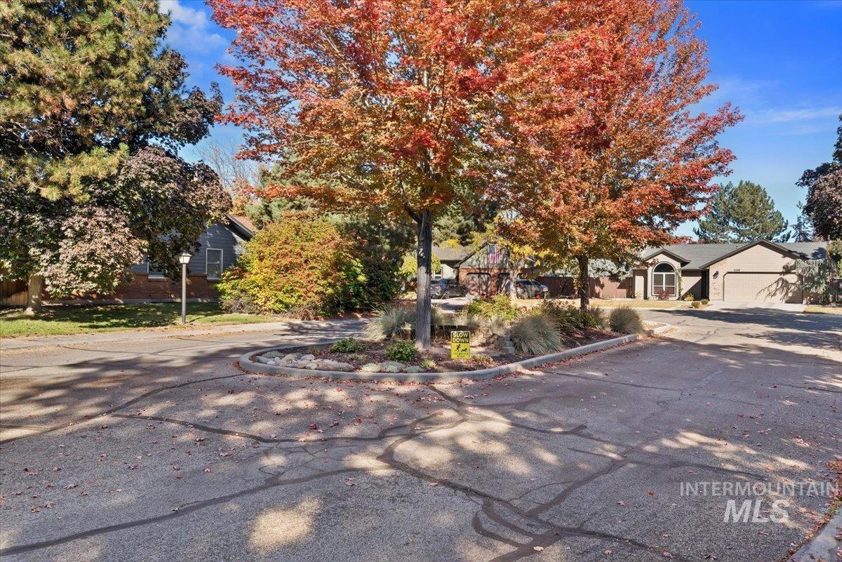 1260 E Woodvine, Boise, Idaho 83706, 3 Bedrooms, 2 Bathrooms, Residential For Sale, Price $699,500, 99003412