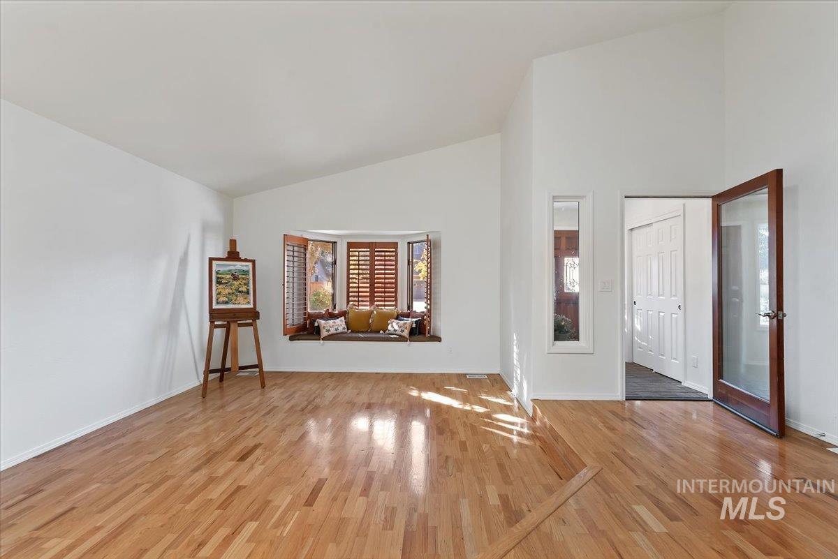 1260 E Woodvine, Boise, Idaho 83706, 3 Bedrooms, 2 Bathrooms, Residential For Sale, Price $699,500, 99003412