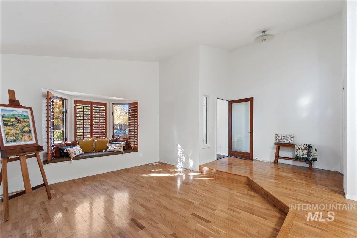 1260 E Woodvine, Boise, Idaho 83706, 3 Bedrooms, 2 Bathrooms, Residential For Sale, Price $699,500, 99003412