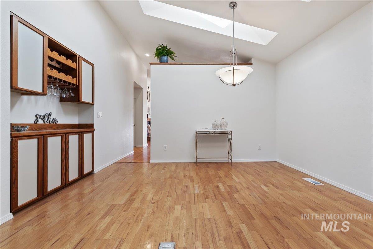1260 E Woodvine, Boise, Idaho 83706, 3 Bedrooms, 2 Bathrooms, Residential For Sale, Price $699,500, 99003412