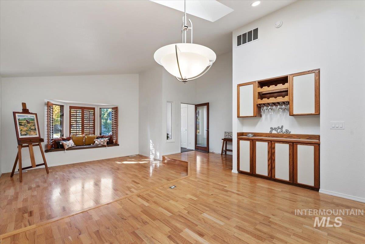 1260 E Woodvine, Boise, Idaho 83706, 3 Bedrooms, 2 Bathrooms, Residential For Sale, Price $699,500, 99003412