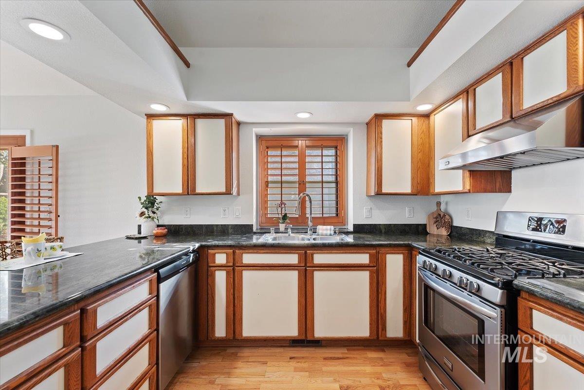 1260 E Woodvine, Boise, Idaho 83706, 3 Bedrooms, 2 Bathrooms, Residential For Sale, Price $699,500, 99003412