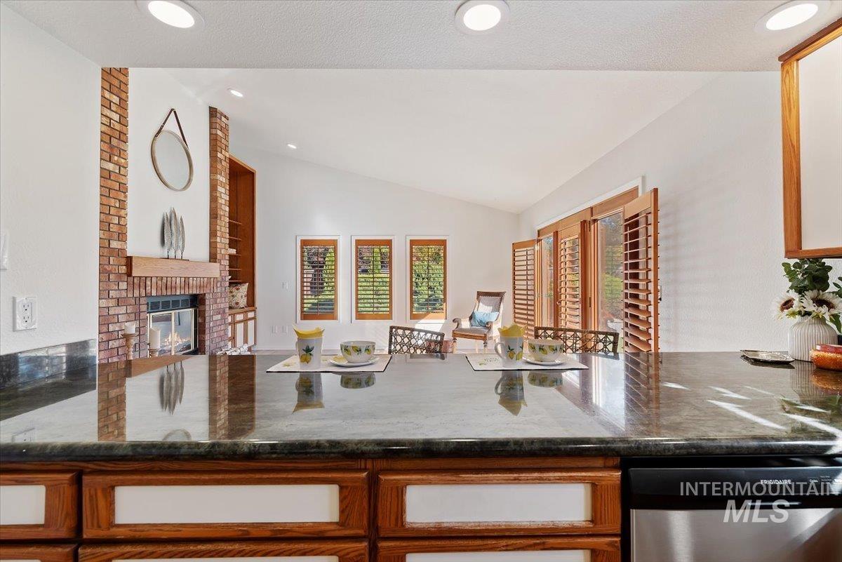 1260 E Woodvine, Boise, Idaho 83706, 3 Bedrooms, 2 Bathrooms, Residential For Sale, Price $699,500, 99003412