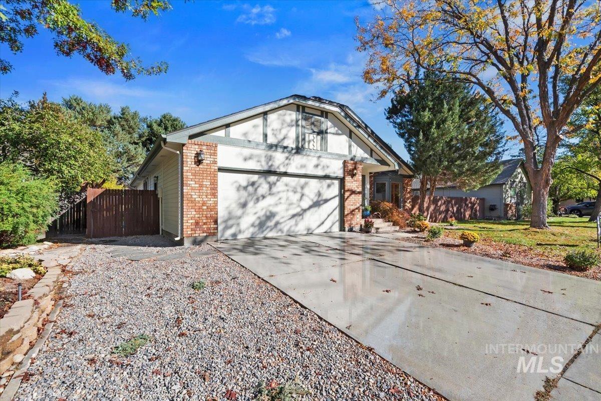1260 E Woodvine, Boise, Idaho 83706, 3 Bedrooms, 2 Bathrooms, Residential For Sale, Price $699,500, 99003412