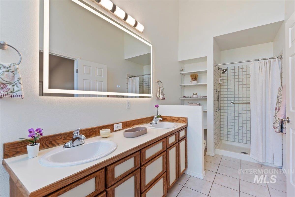 1260 E Woodvine, Boise, Idaho 83706, 3 Bedrooms, 2 Bathrooms, Residential For Sale, Price $699,500, 99003412