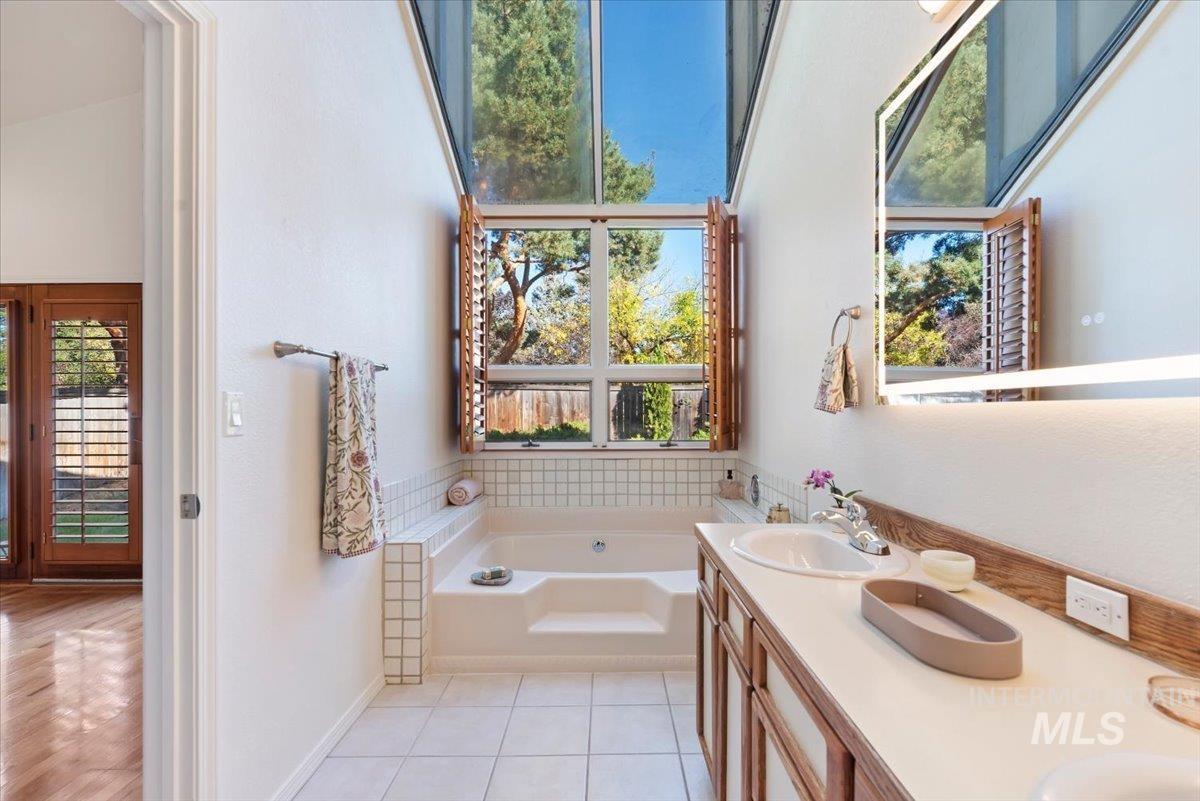 1260 E Woodvine, Boise, Idaho 83706, 3 Bedrooms, 2 Bathrooms, Residential For Sale, Price $699,500, 99003412