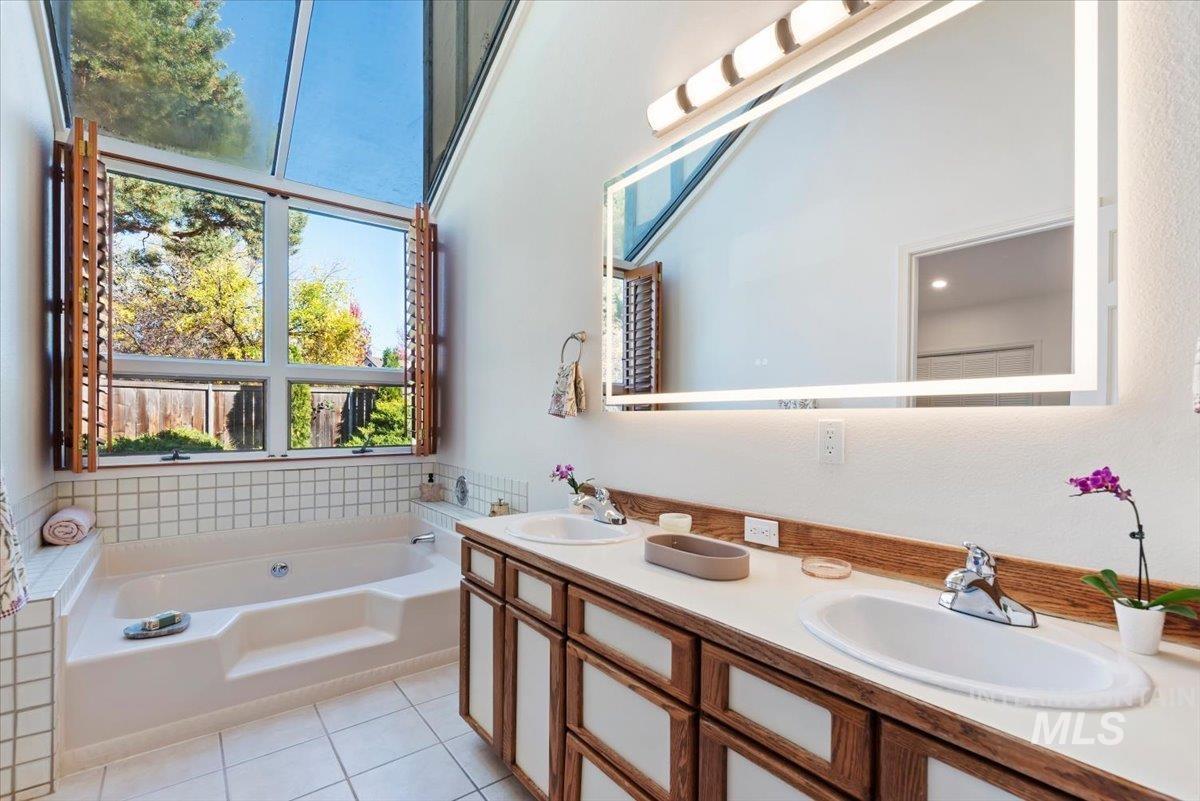 1260 E Woodvine, Boise, Idaho 83706, 3 Bedrooms, 2 Bathrooms, Residential For Sale, Price $699,500, 99003412