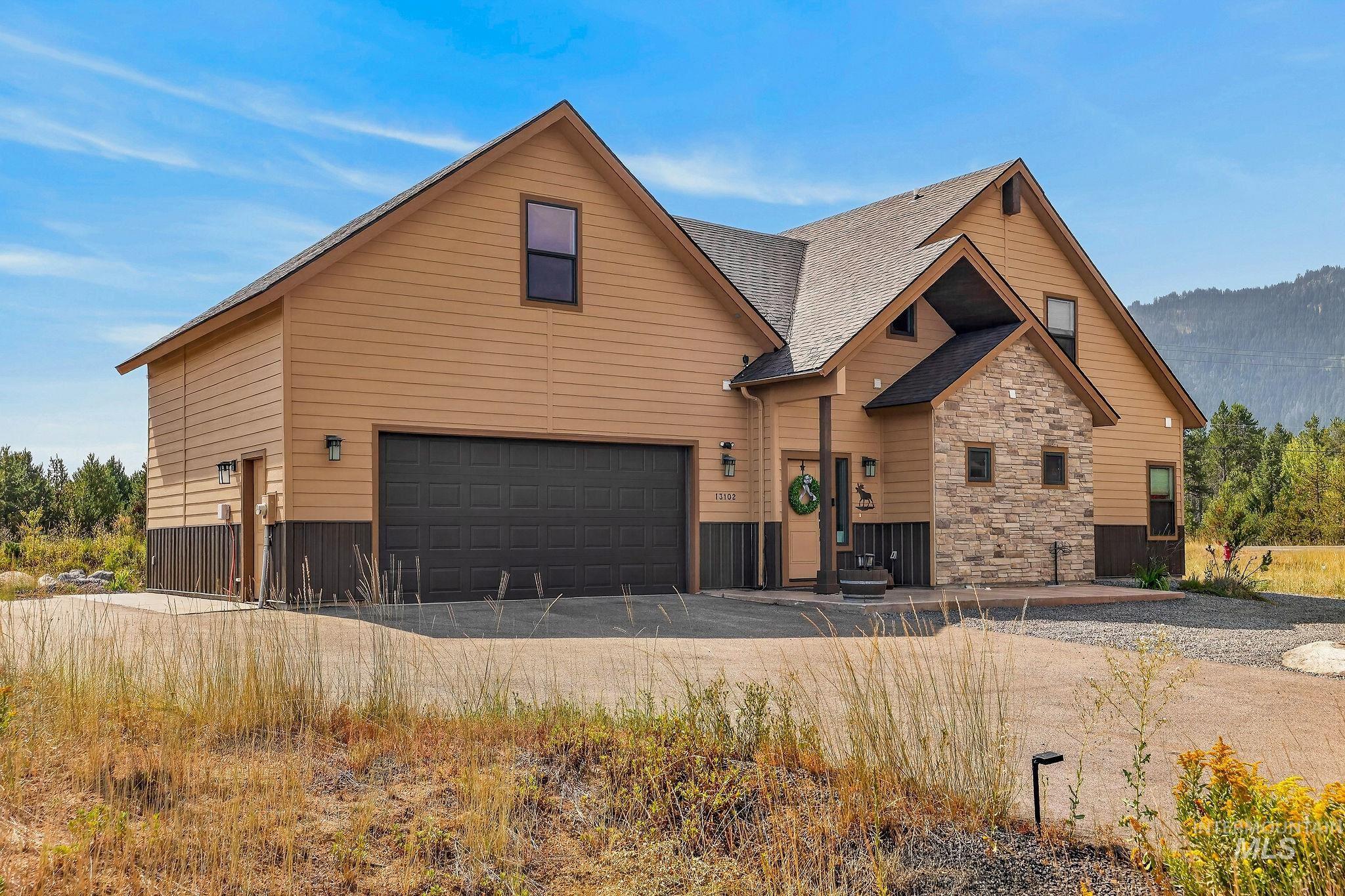 13102 Hawks Bay, Donnelly, Idaho 83615, 3 Bedrooms, 2.5 Bathrooms, Residential For Sale, Price $885,000, 99003447