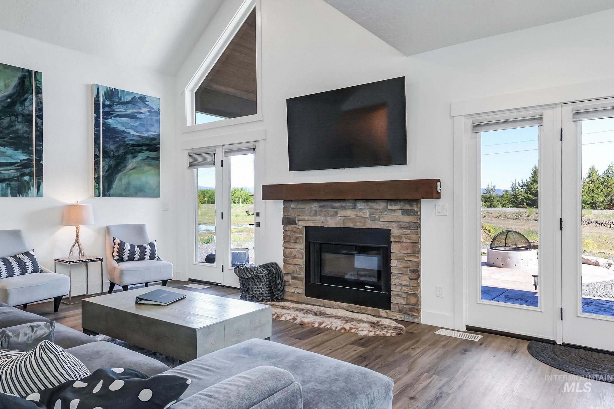 13102 Hawks Bay, Donnelly, Idaho 83615, 3 Bedrooms, 2.5 Bathrooms, Residential For Sale, Price $885,000, 99003447