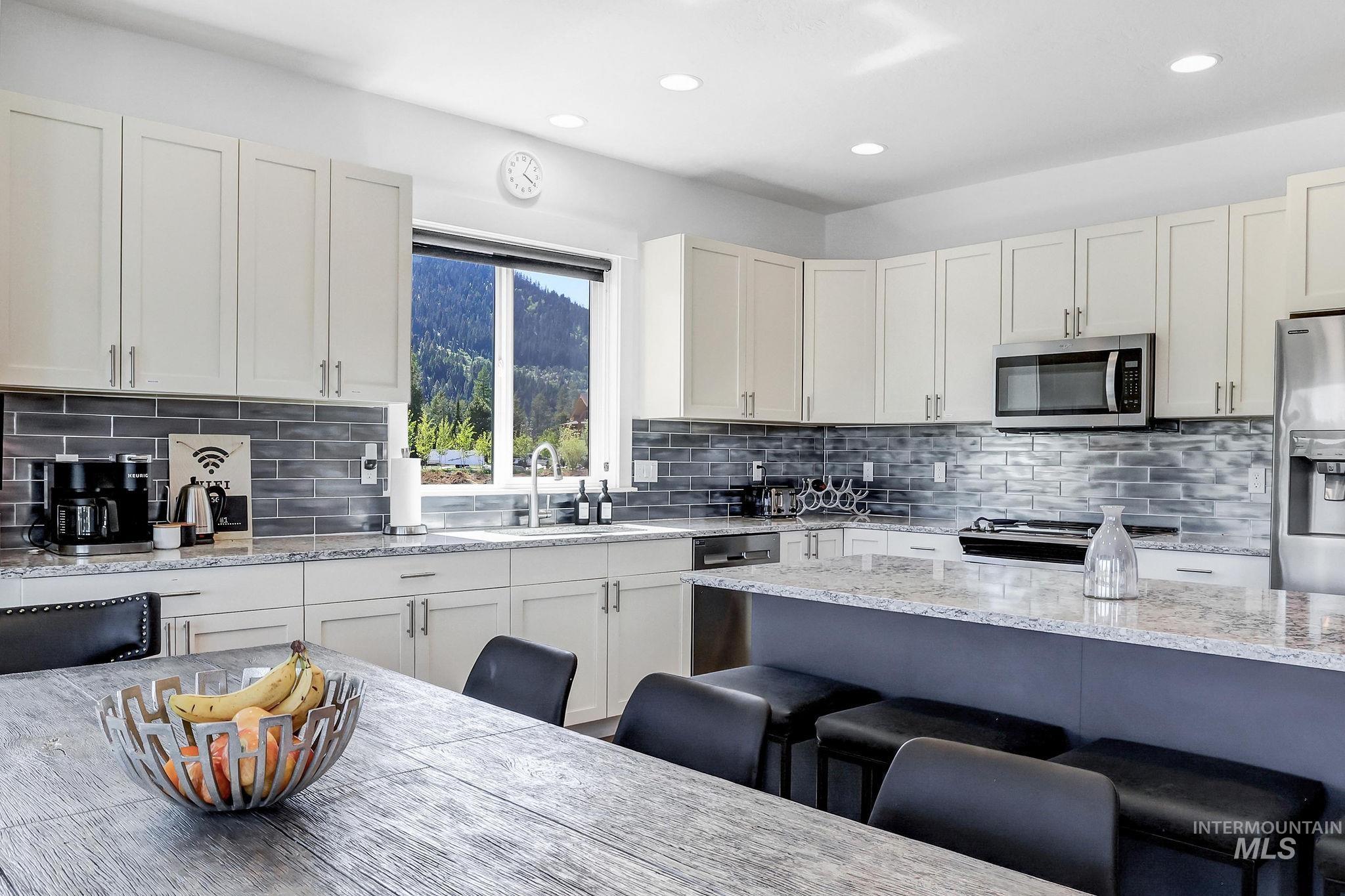 13102 Hawks Bay, Donnelly, Idaho 83615, 3 Bedrooms, 2.5 Bathrooms, Residential For Sale, Price $885,000, 99003447