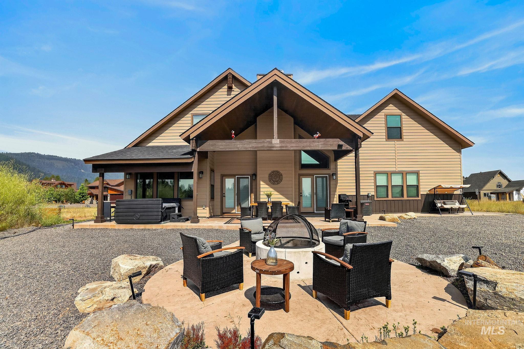 13102 Hawks Bay, Donnelly, Idaho 83615, 3 Bedrooms, 2.5 Bathrooms, Residential For Sale, Price $885,000, 99003447