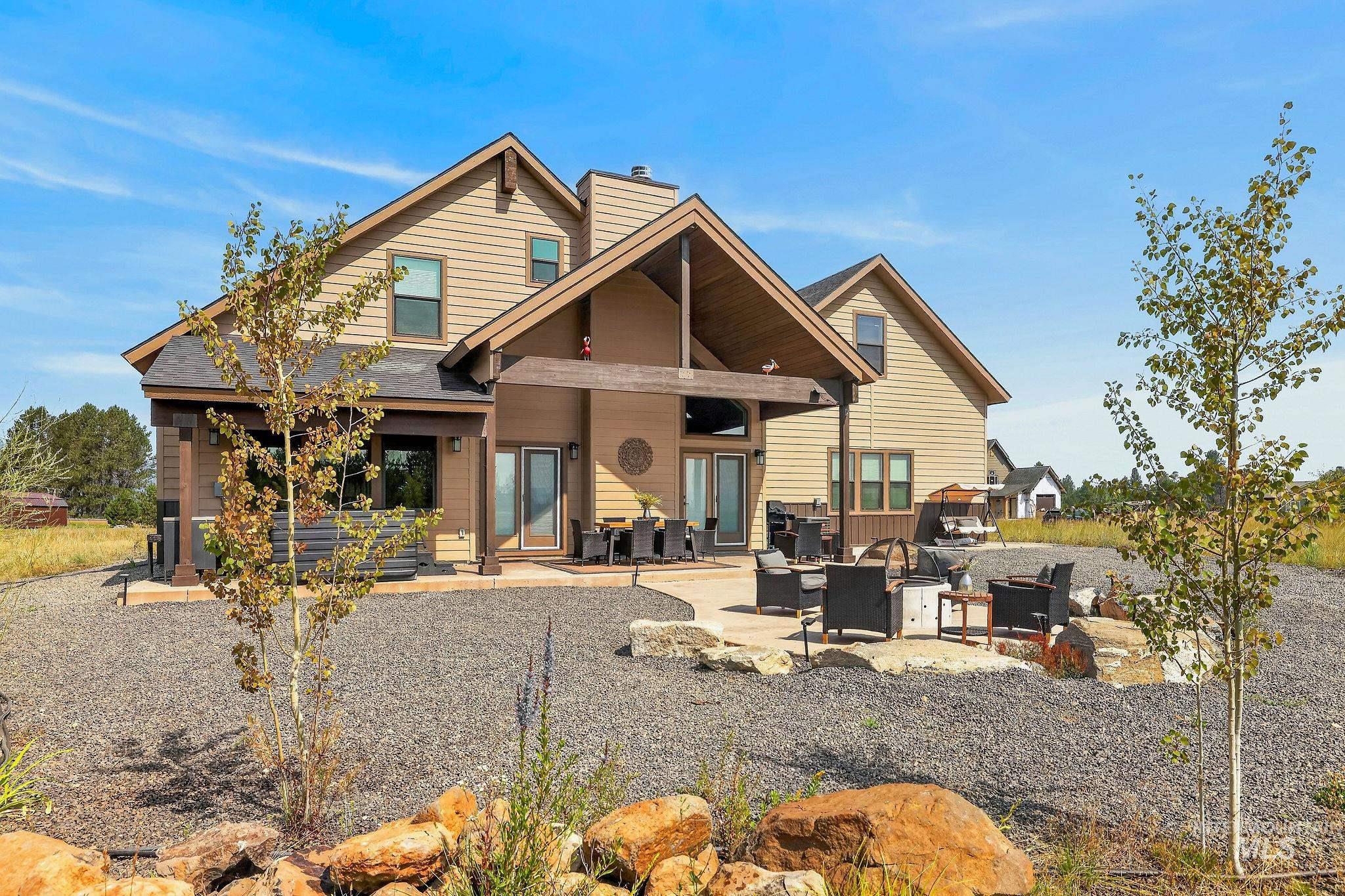 13102 Hawks Bay, Donnelly, Idaho 83615, 3 Bedrooms, 2.5 Bathrooms, Residential For Sale, Price $885,000, 99003447