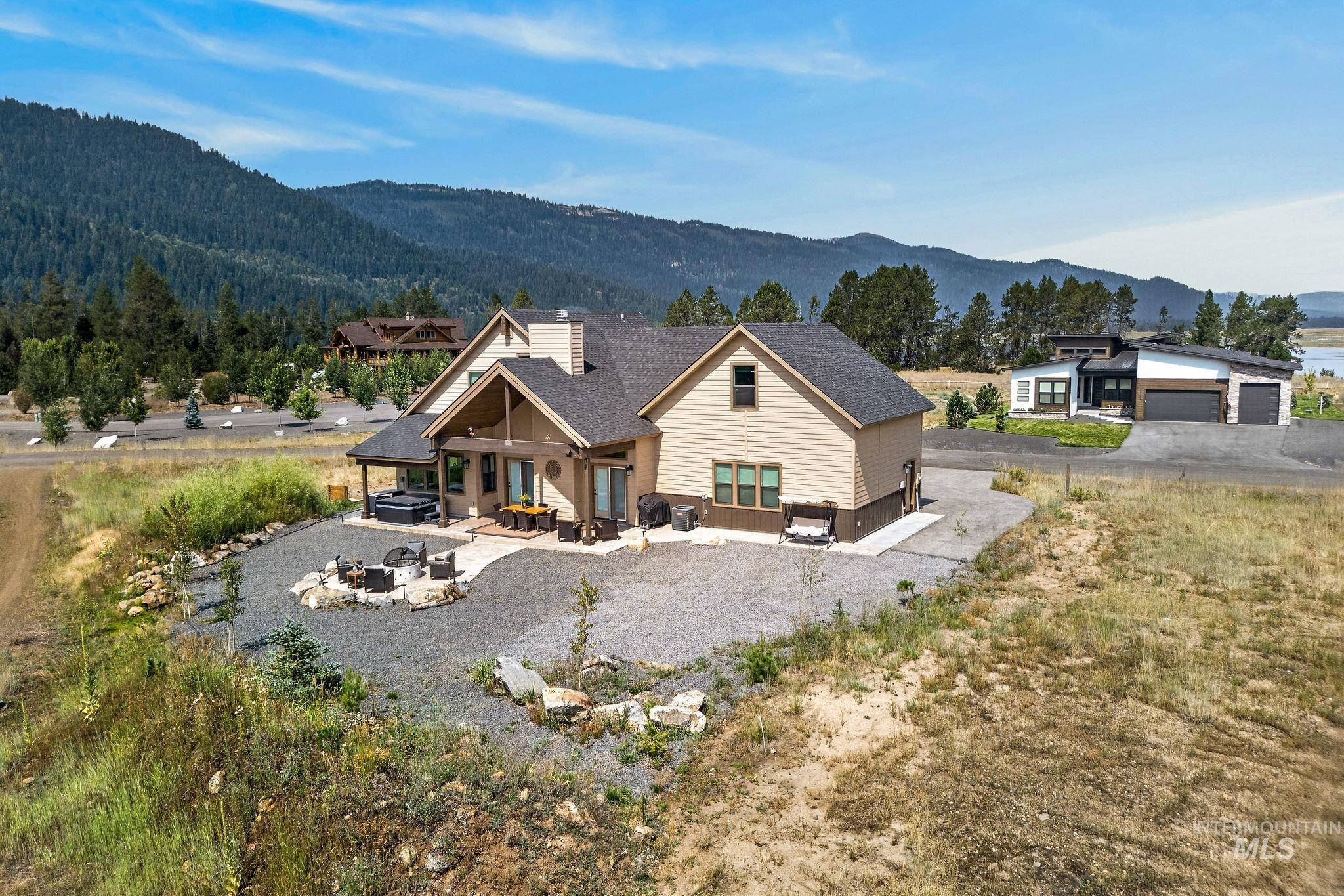 13102 Hawks Bay, Donnelly, Idaho 83615, 3 Bedrooms, 2.5 Bathrooms, Residential For Sale, Price $885,000, 99003447