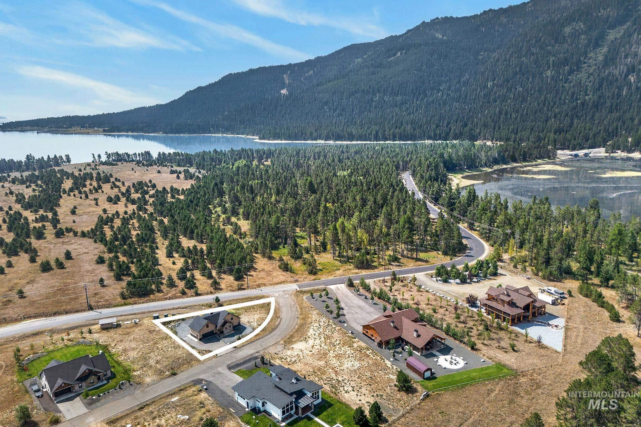 13102 Hawks Bay, Donnelly, Idaho 83615, 3 Bedrooms, 2.5 Bathrooms, Residential For Sale, Price $885,000, 99003447