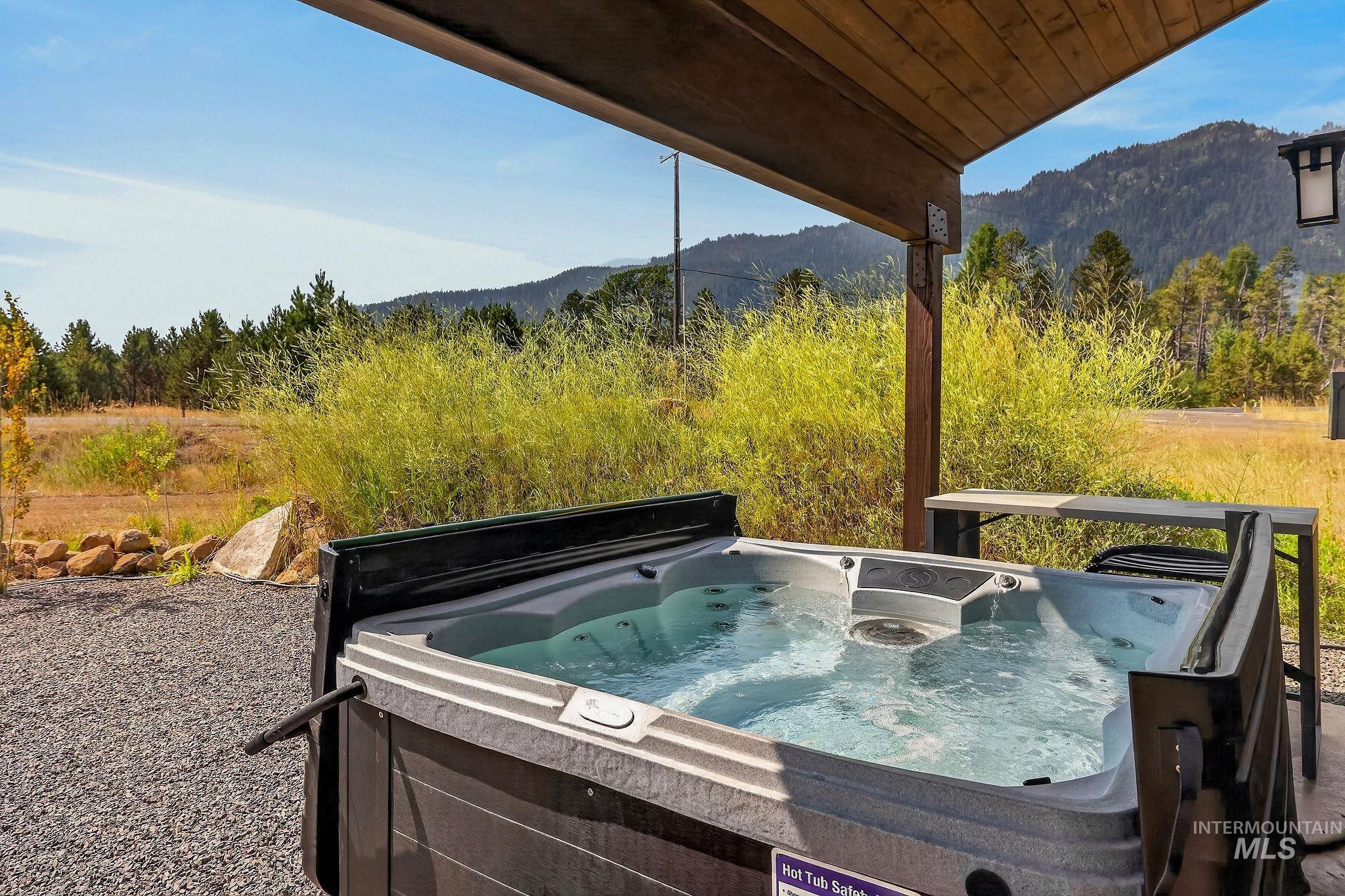 13102 Hawks Bay, Donnelly, Idaho 83615, 3 Bedrooms, 2.5 Bathrooms, Residential For Sale, Price $885,000, 99003447