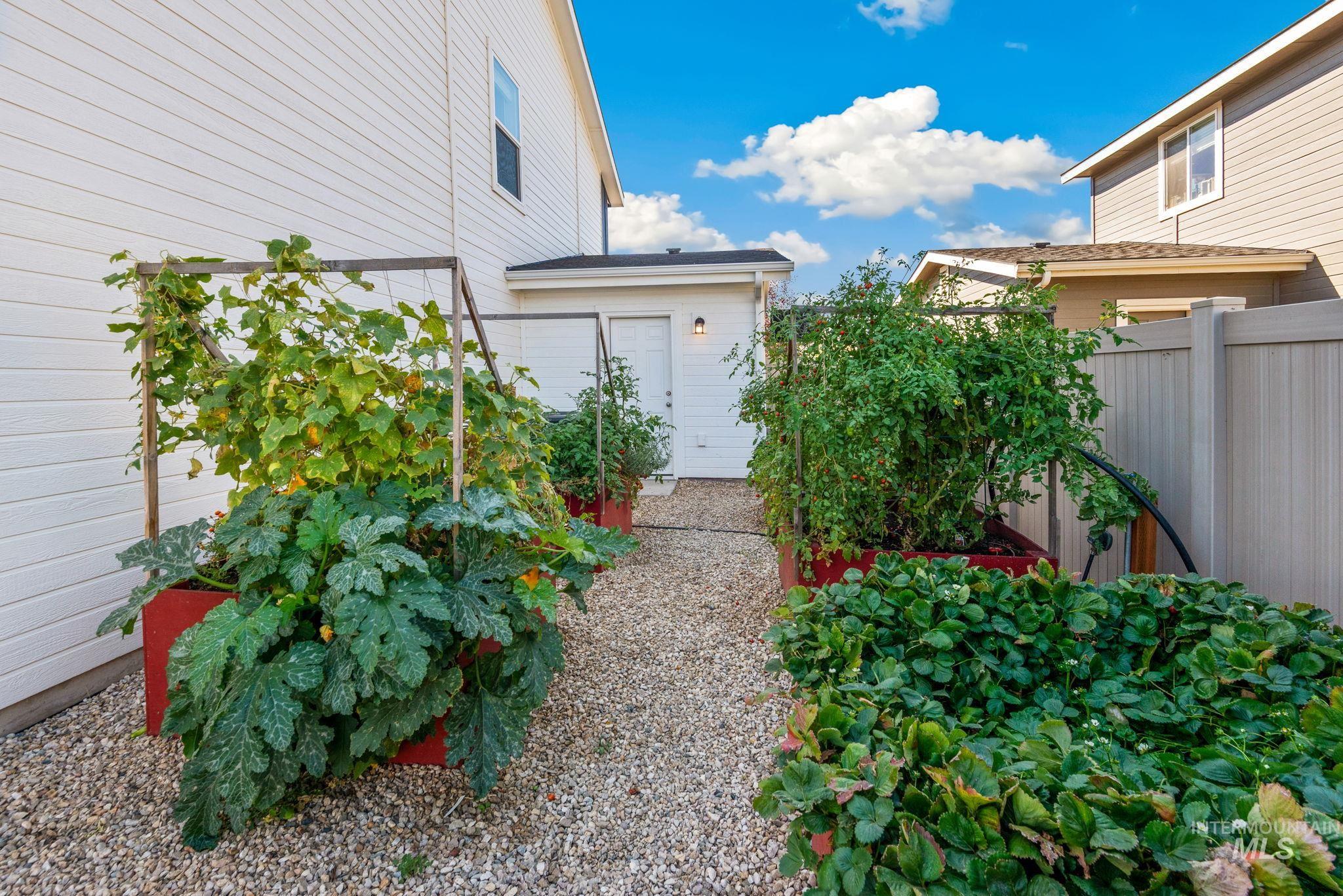 19380 Geneva Pl, Caldwell, Idaho 83605, 5 Bedrooms, 4 Bathrooms, Residential For Sale, Price $559,900, 99003464