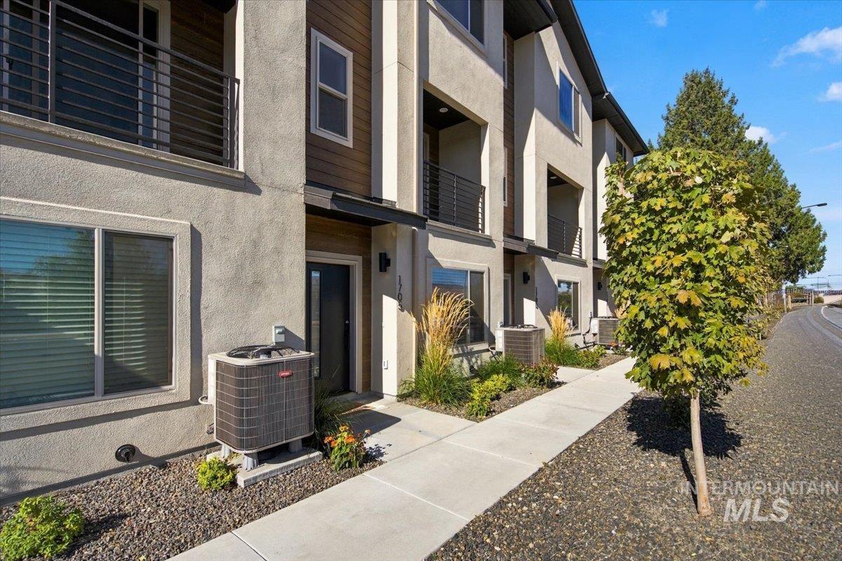 1705 S Federal Way, Boise, Idaho 83705, 3 Bedrooms, 3.5 Bathrooms, Residential For Sale, Price $474,880, 99003471