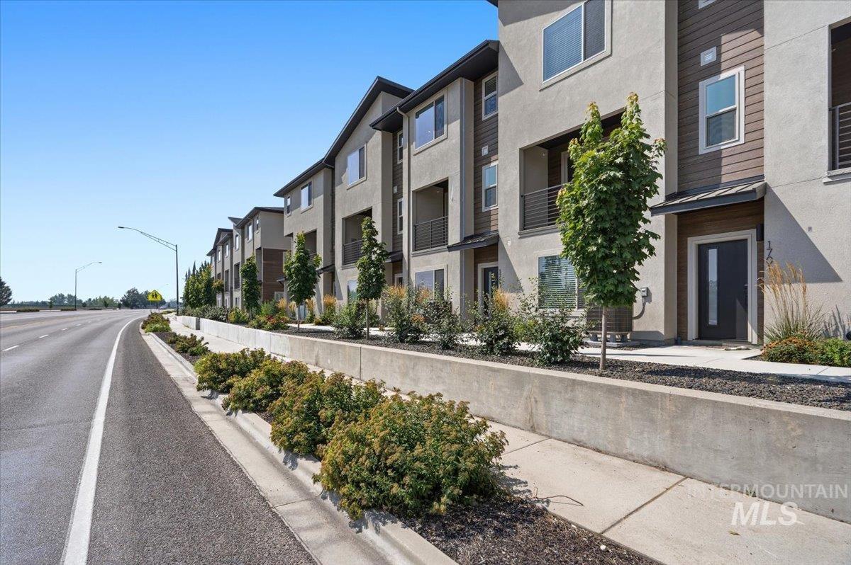 1705 S Federal Way, Boise, Idaho 83705, 3 Bedrooms, 3.5 Bathrooms, Residential For Sale, Price $479,880, 99003471
