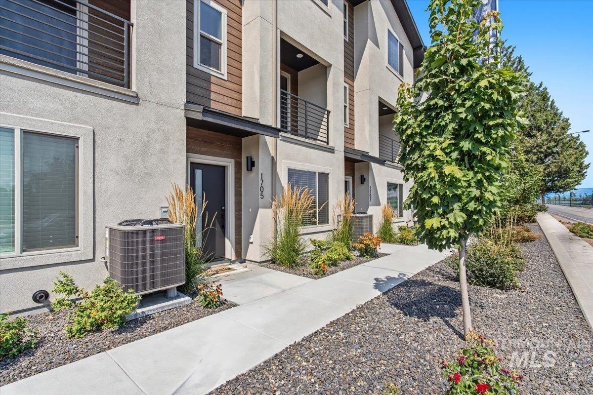 1705 S Federal Way, Boise, Idaho 83705, 3 Bedrooms, 3.5 Bathrooms, Residential For Sale, Price $479,880, 99003471