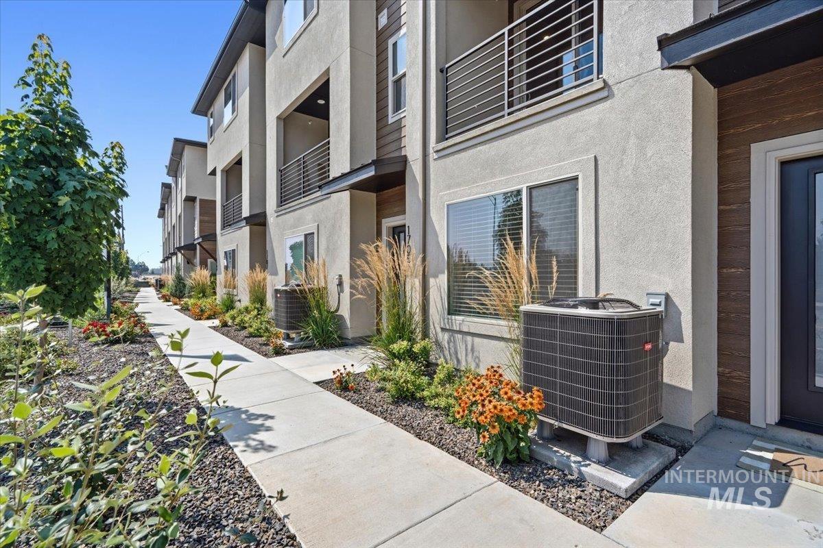 1705 S Federal Way, Boise, Idaho 83705, 3 Bedrooms, 3.5 Bathrooms, Residential For Sale, Price $479,880, 99003471