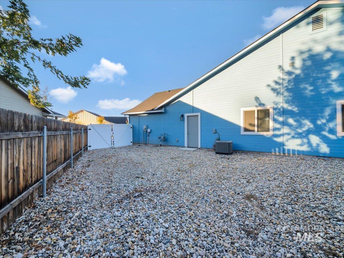 1027 W Butterfield, Weiser, Idaho 83672, 3 Bedrooms, 2 Bathrooms, Residential For Sale, Price $385,000, 99003581