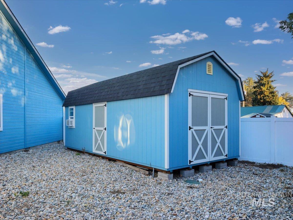 1027 W Butterfield, Weiser, Idaho 83672, 3 Bedrooms, 2 Bathrooms, Residential For Sale, Price $385,000, 99003581