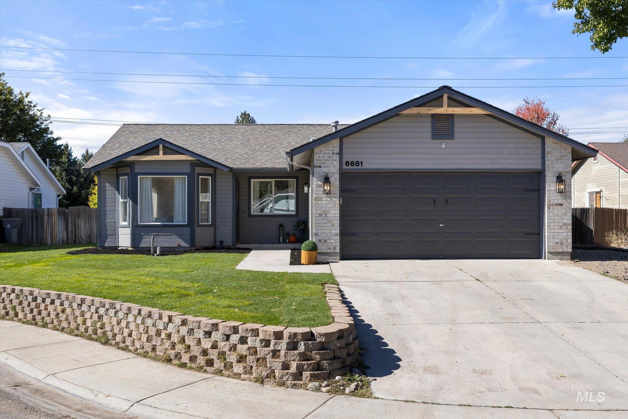 6681 N Amesbury Way, Boise, Idaho 83714, 3 Bedrooms, 2 Bathrooms, Residential For Sale, Price $459,900, 99003628
