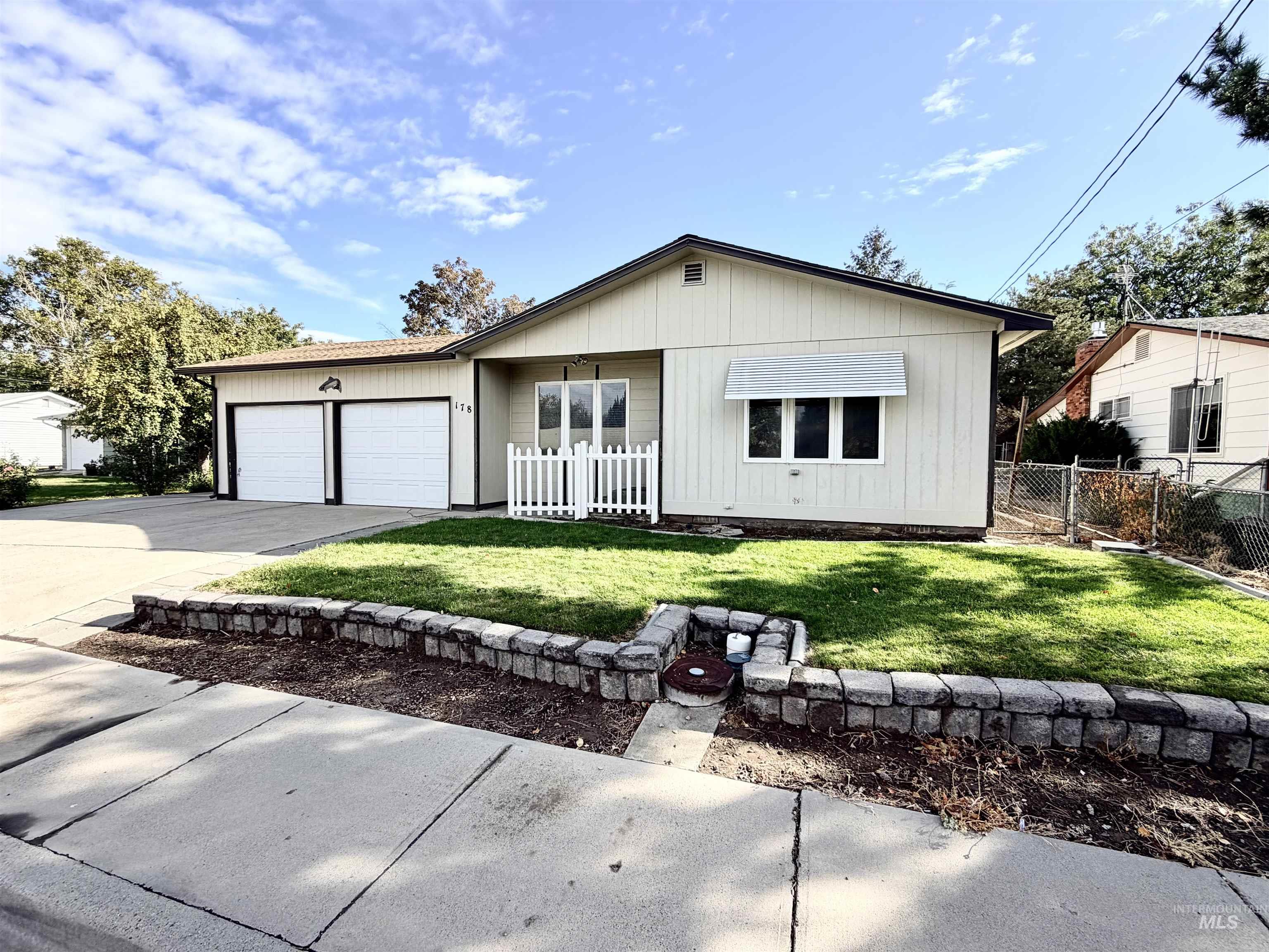 178 S Verde Dr., Ontario, Oregon 97914, 3 Bedrooms, 2 Bathrooms, Residential For Sale, Price $295,000,MLS 99003648