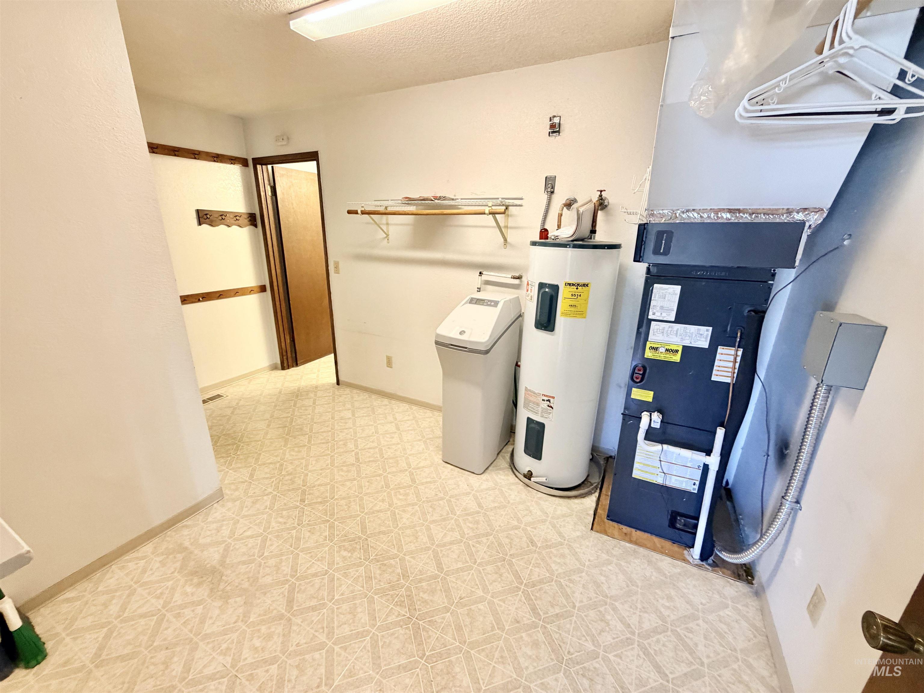 178 S Verde Dr., Ontario, Oregon 97914, 3 Bedrooms, 2 Bathrooms, Residential For Sale, Price $295,000,MLS 99003648