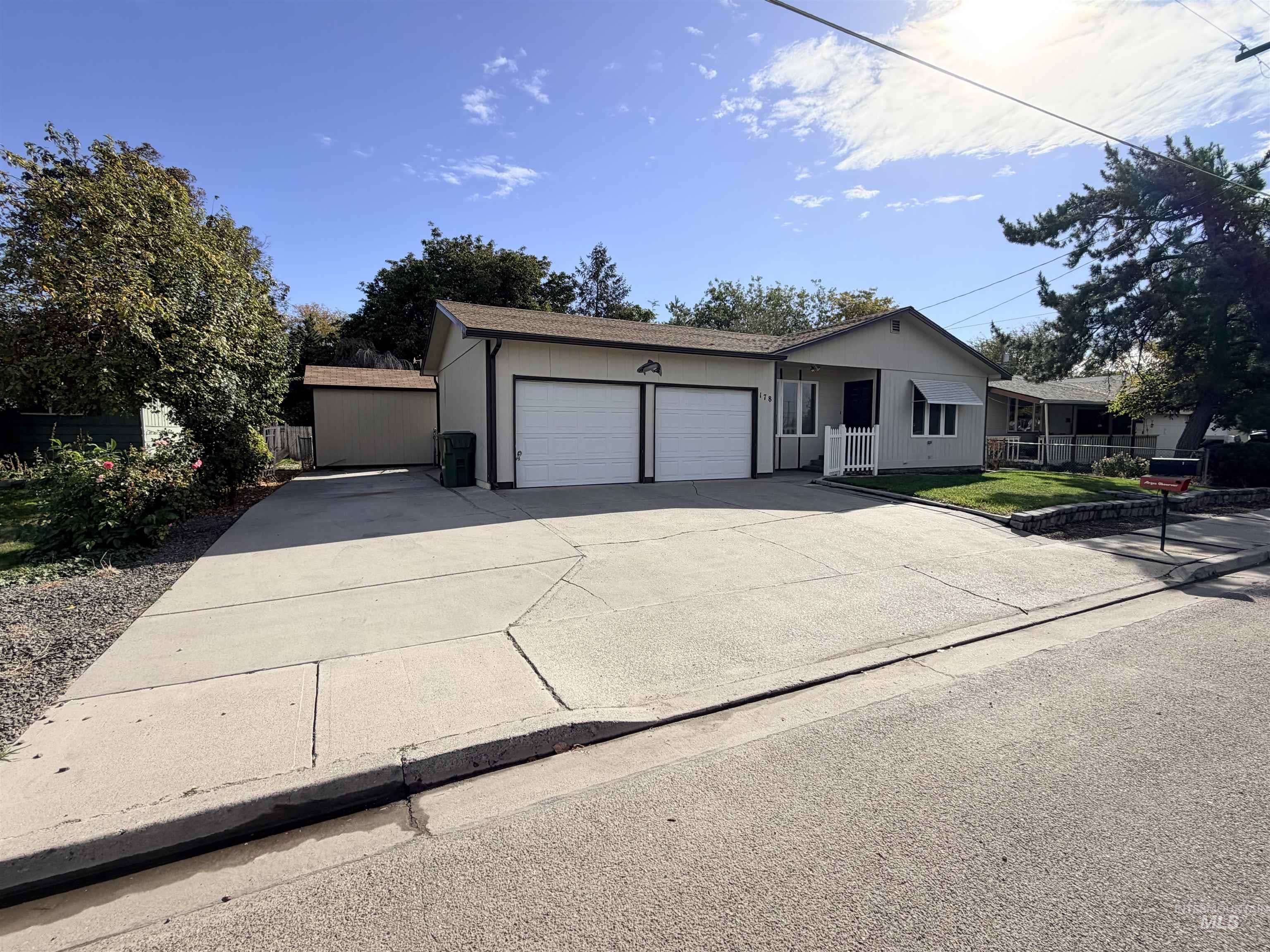 178 S Verde Dr., Ontario, Oregon 97914, 3 Bedrooms, 2 Bathrooms, Residential For Sale, Price $295,000,MLS 99003648