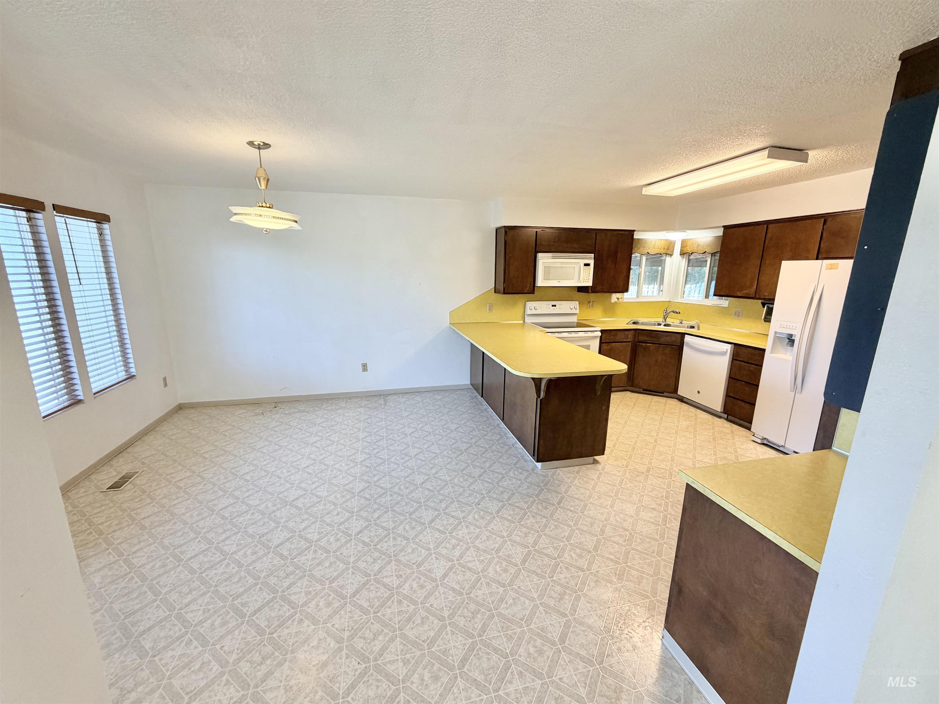 178 S Verde Dr., Ontario, Oregon 97914, 3 Bedrooms, 2 Bathrooms, Residential For Sale, Price $295,000,MLS 99003648
