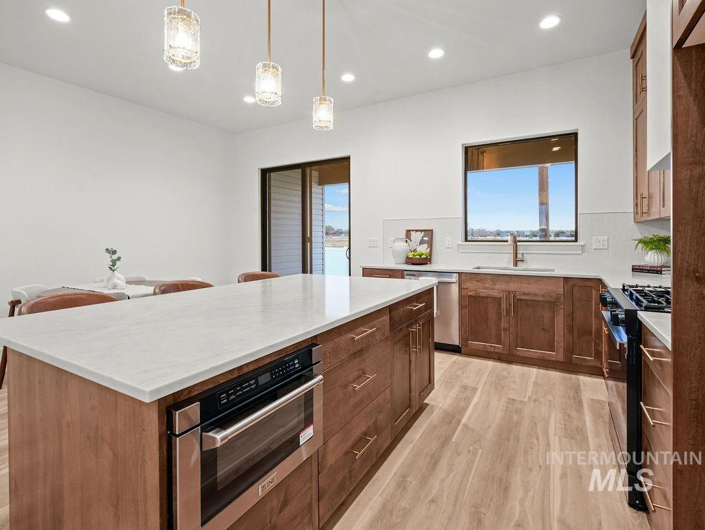 1183 Magic Rd, Twin Falls, Idaho 83301, 4 Bedrooms, 2 Bathrooms, Residential For Sale, Price $569,500,MLS 99003649