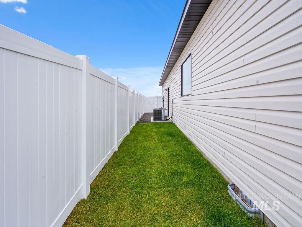 1183 Magic Rd, Twin Falls, Idaho 83301, 4 Bedrooms, 2 Bathrooms, Residential For Sale, Price $569,500,MLS 99003649