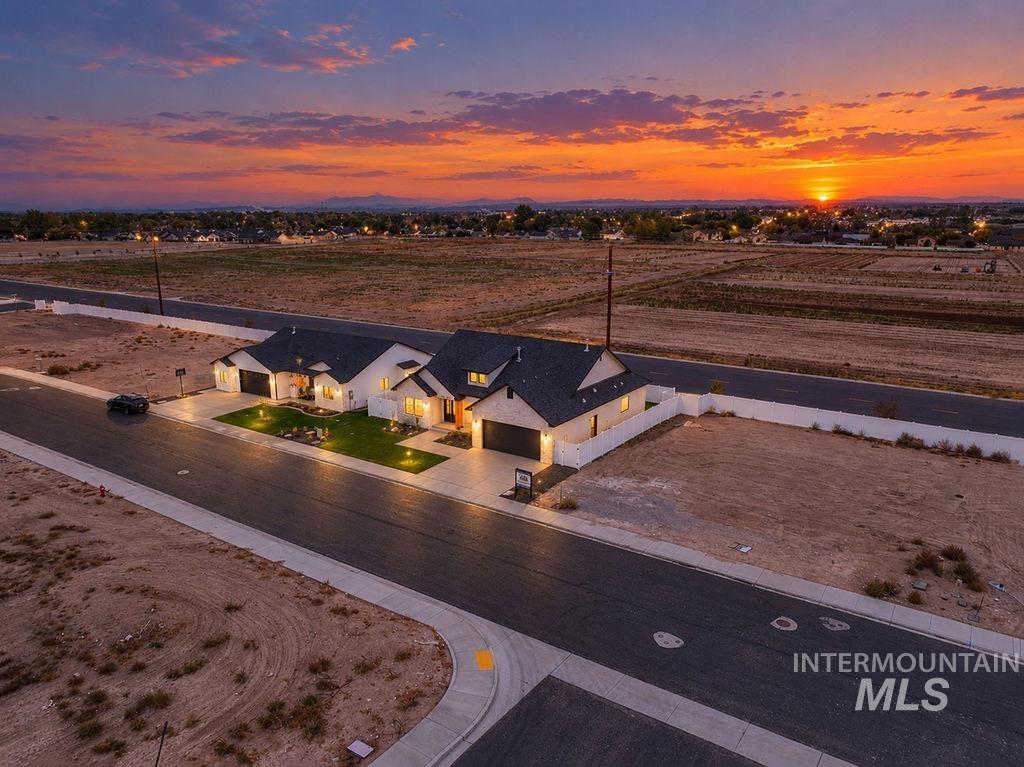 1183 Magic Rd, Twin Falls, Idaho 83301, 4 Bedrooms, 2 Bathrooms, Residential For Sale, Price $569,500,MLS 99003649