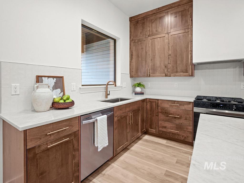 1183 Magic Rd, Twin Falls, Idaho 83301, 4 Bedrooms, 2 Bathrooms, Residential For Sale, Price $569,500,MLS 99003649