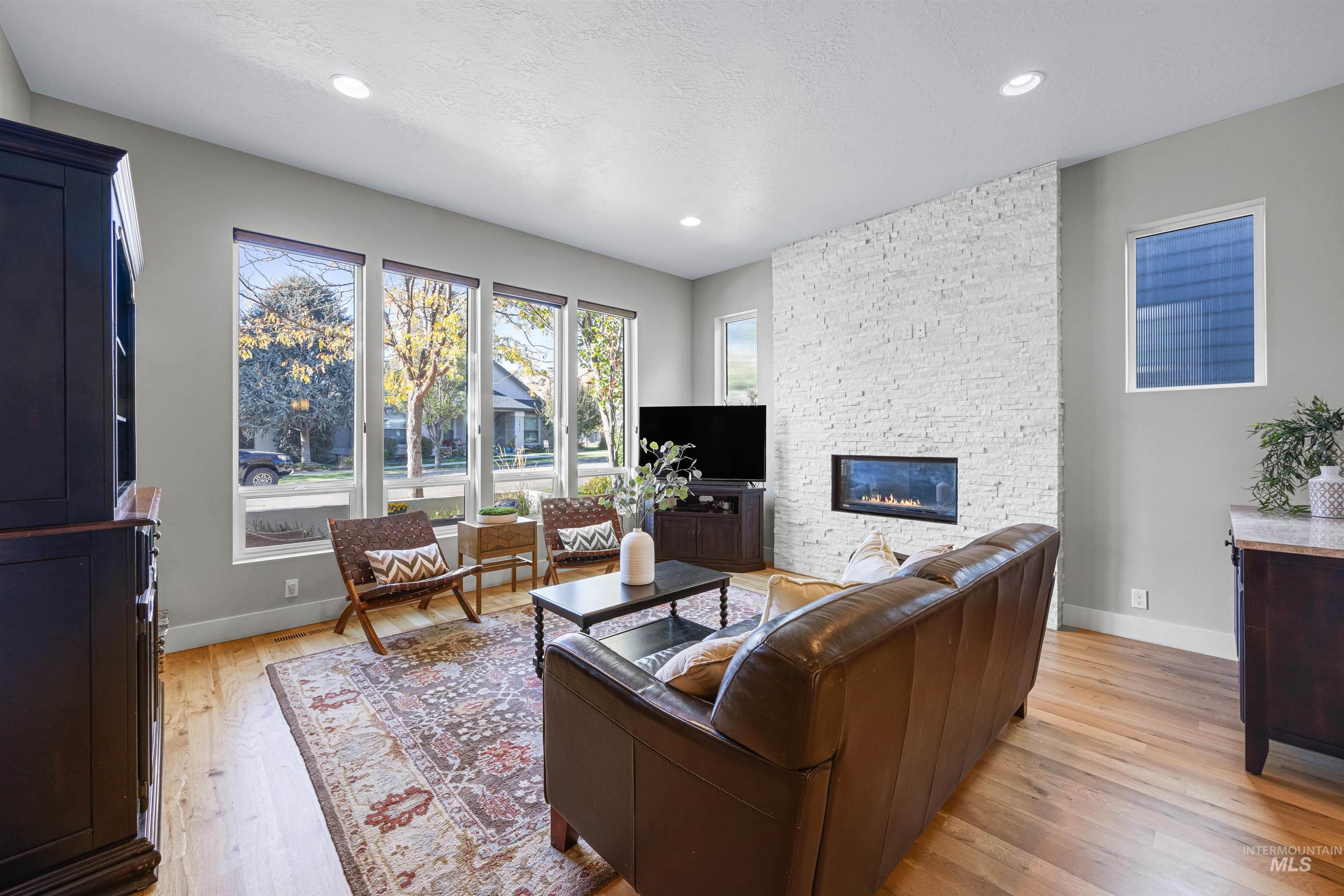 2824 S Honeycomb Way, Boise, Idaho 83716, 3 Bedrooms, 2.5 Bathrooms, Residential For Sale, Price $865,000,MLS 99003650
