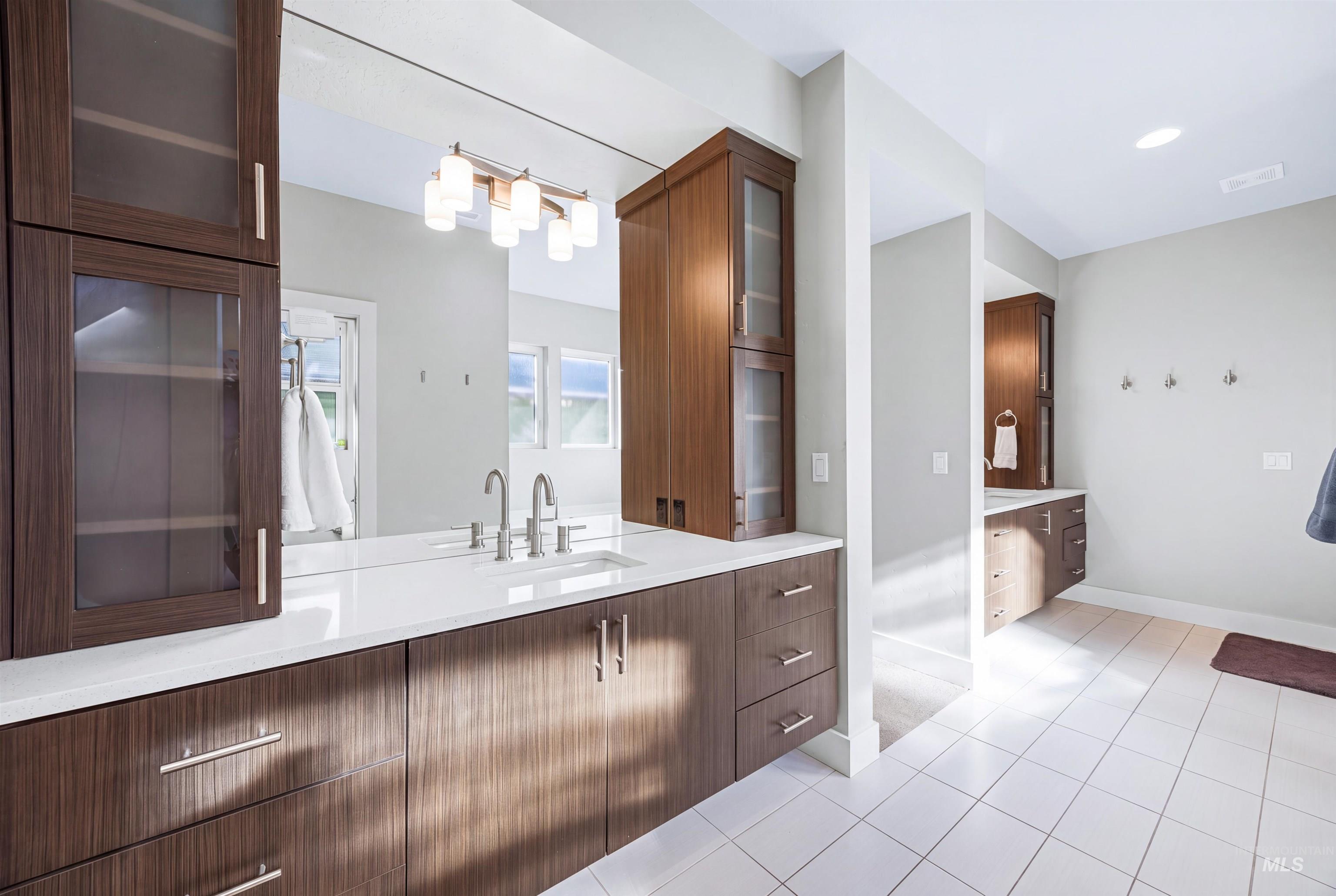 2824 S Honeycomb Way, Boise, Idaho 83716, 3 Bedrooms, 2.5 Bathrooms, Residential For Sale, Price $865,000,MLS 99003650
