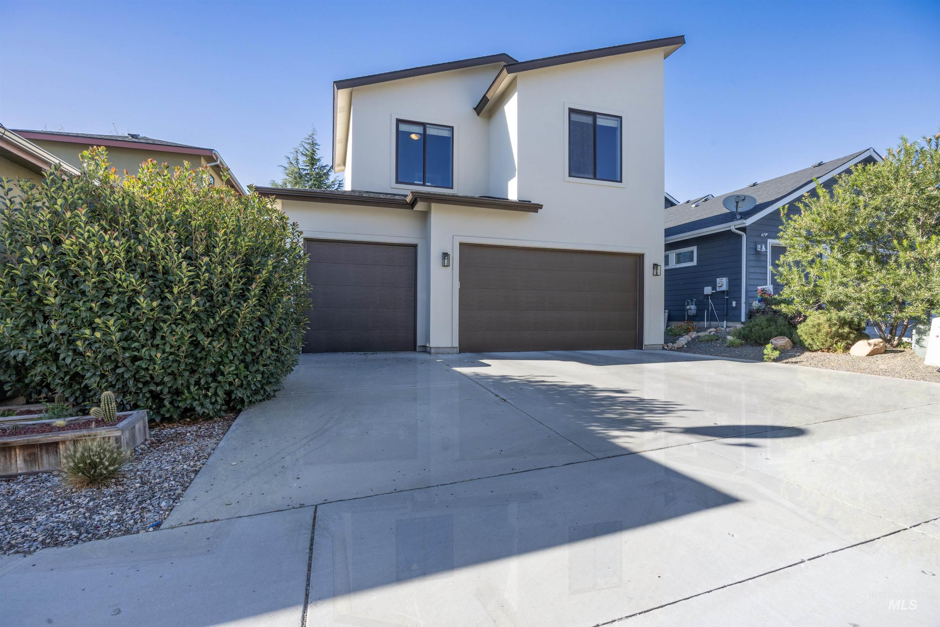 2824 S Honeycomb Way, Boise, Idaho 83716, 3 Bedrooms, 2.5 Bathrooms, Residential For Sale, Price $865,000,MLS 99003650
