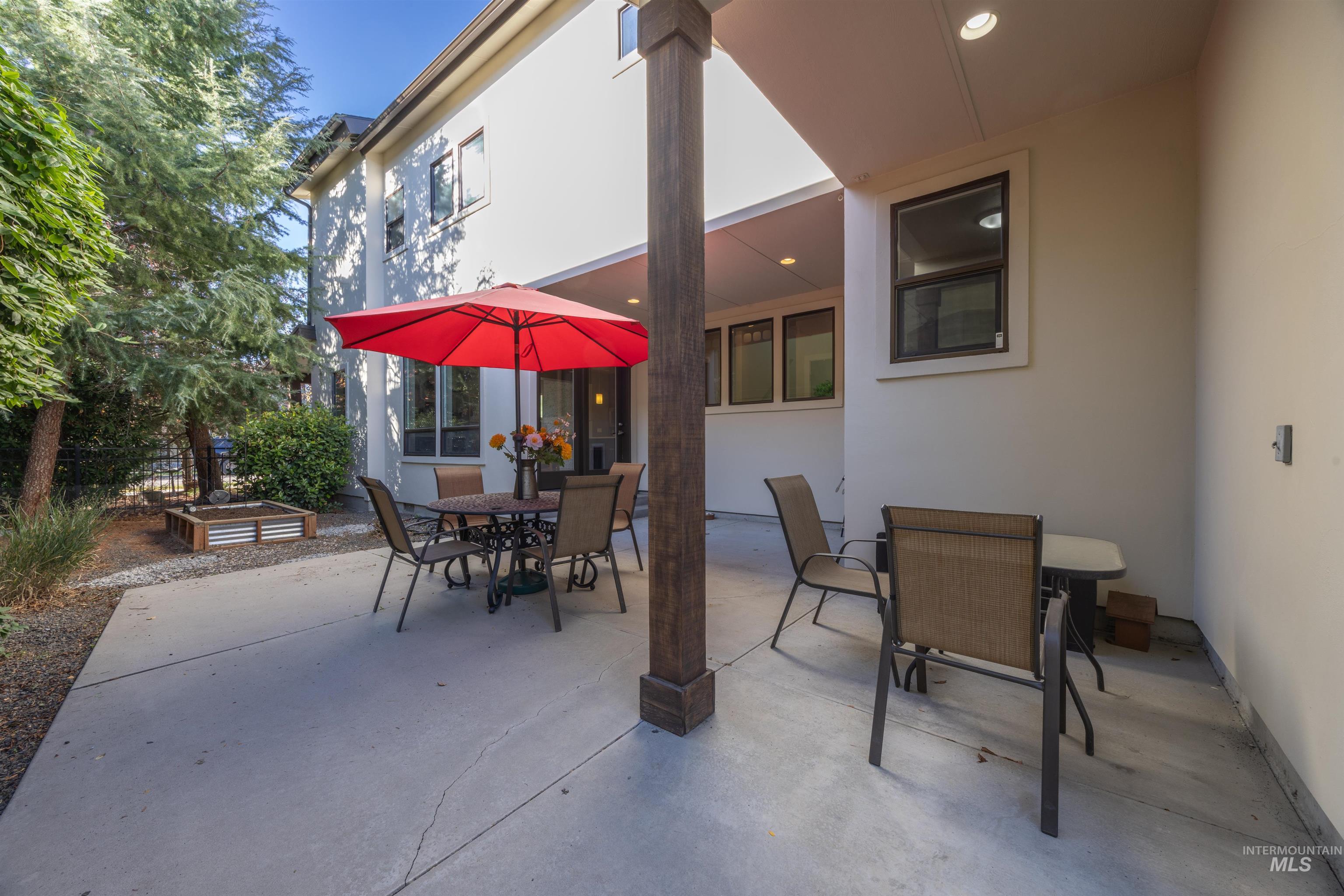 2824 S Honeycomb Way, Boise, Idaho 83716, 3 Bedrooms, 2.5 Bathrooms, Residential For Sale, Price $865,000,MLS 99003650