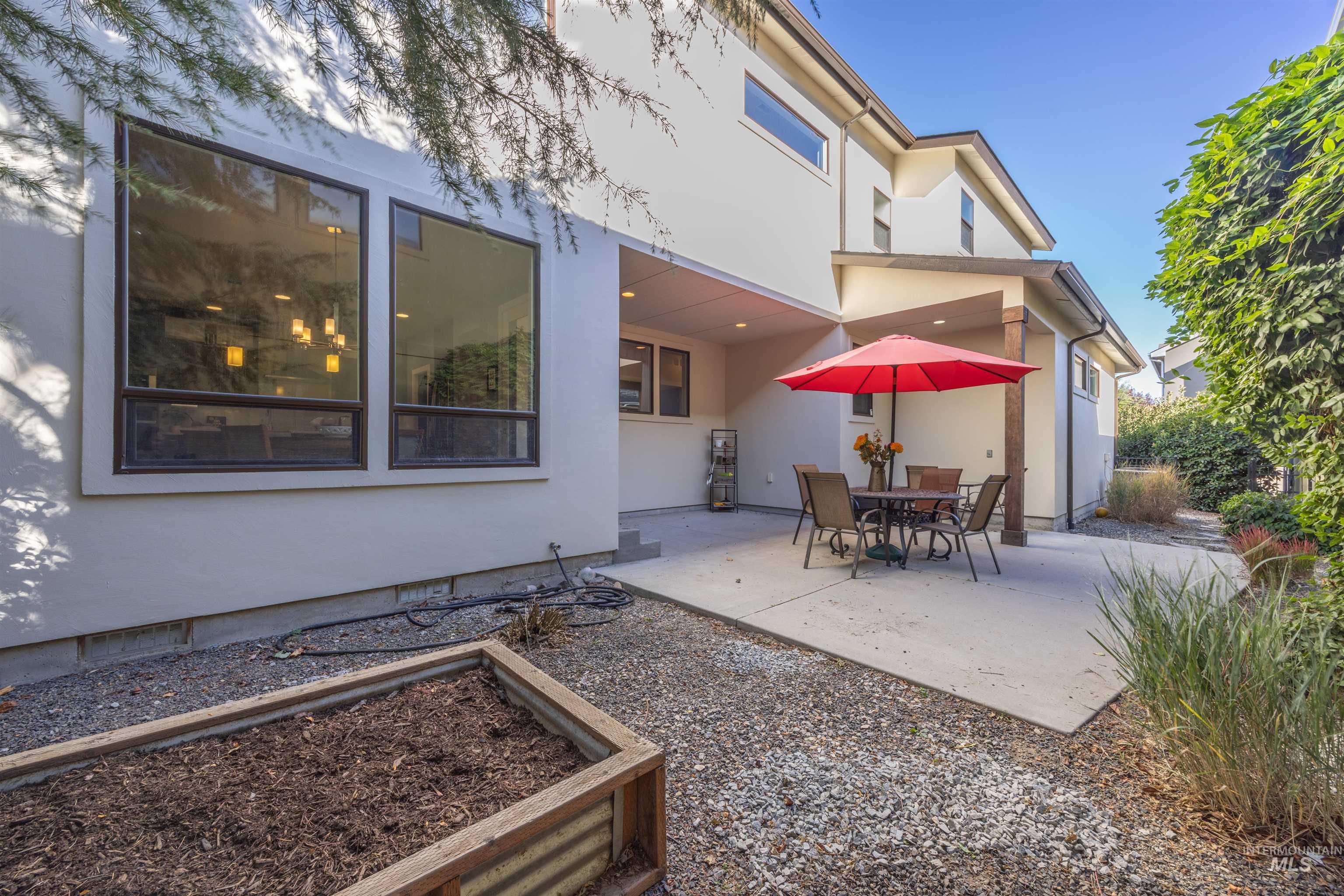 2824 S Honeycomb Way, Boise, Idaho 83716, 3 Bedrooms, 2.5 Bathrooms, Residential For Sale, Price $865,000,MLS 99003650