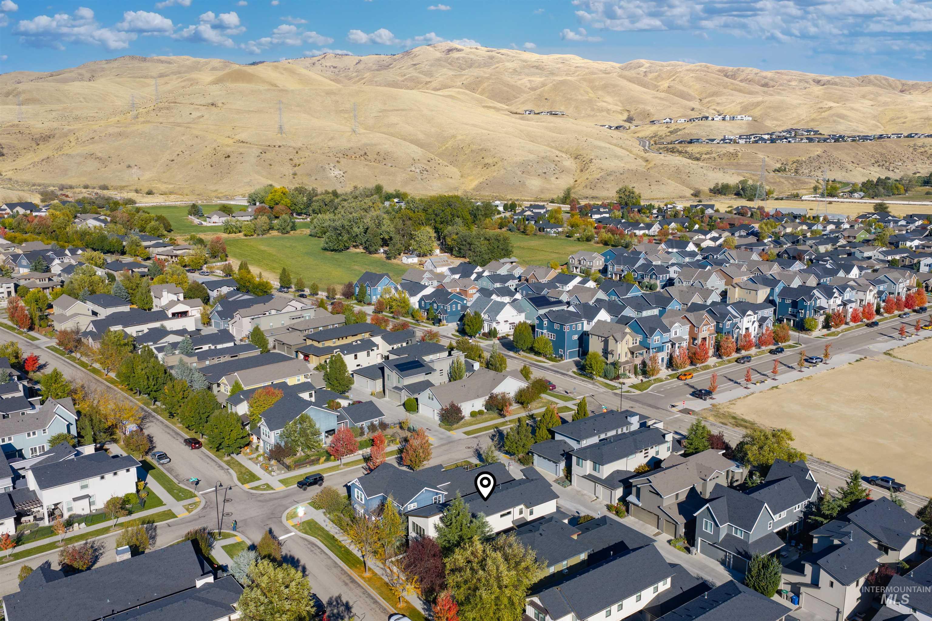 2824 S Honeycomb Way, Boise, Idaho 83716, 3 Bedrooms, 2.5 Bathrooms, Residential For Sale, Price $865,000,MLS 99003650