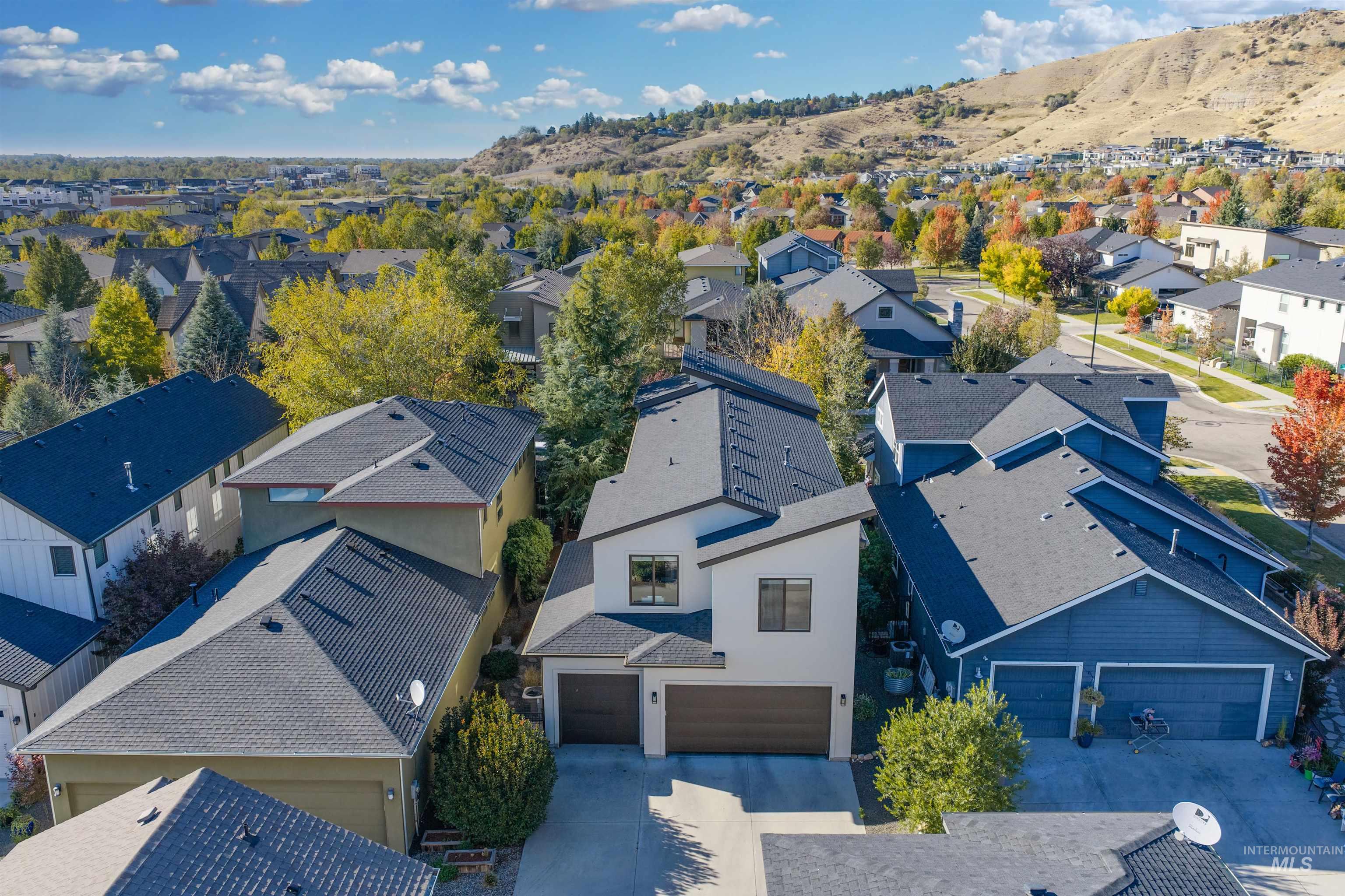 2824 S Honeycomb Way, Boise, Idaho 83716, 3 Bedrooms, 2.5 Bathrooms, Residential For Sale, Price $865,000,MLS 99003650
