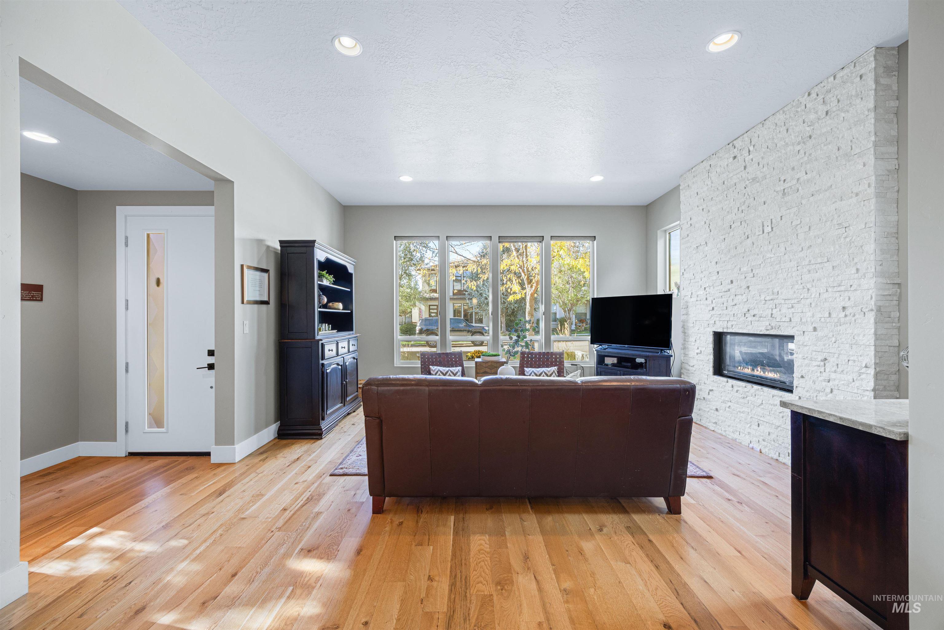 2824 S Honeycomb Way, Boise, Idaho 83716, 3 Bedrooms, 2.5 Bathrooms, Residential For Sale, Price $865,000,MLS 99003650