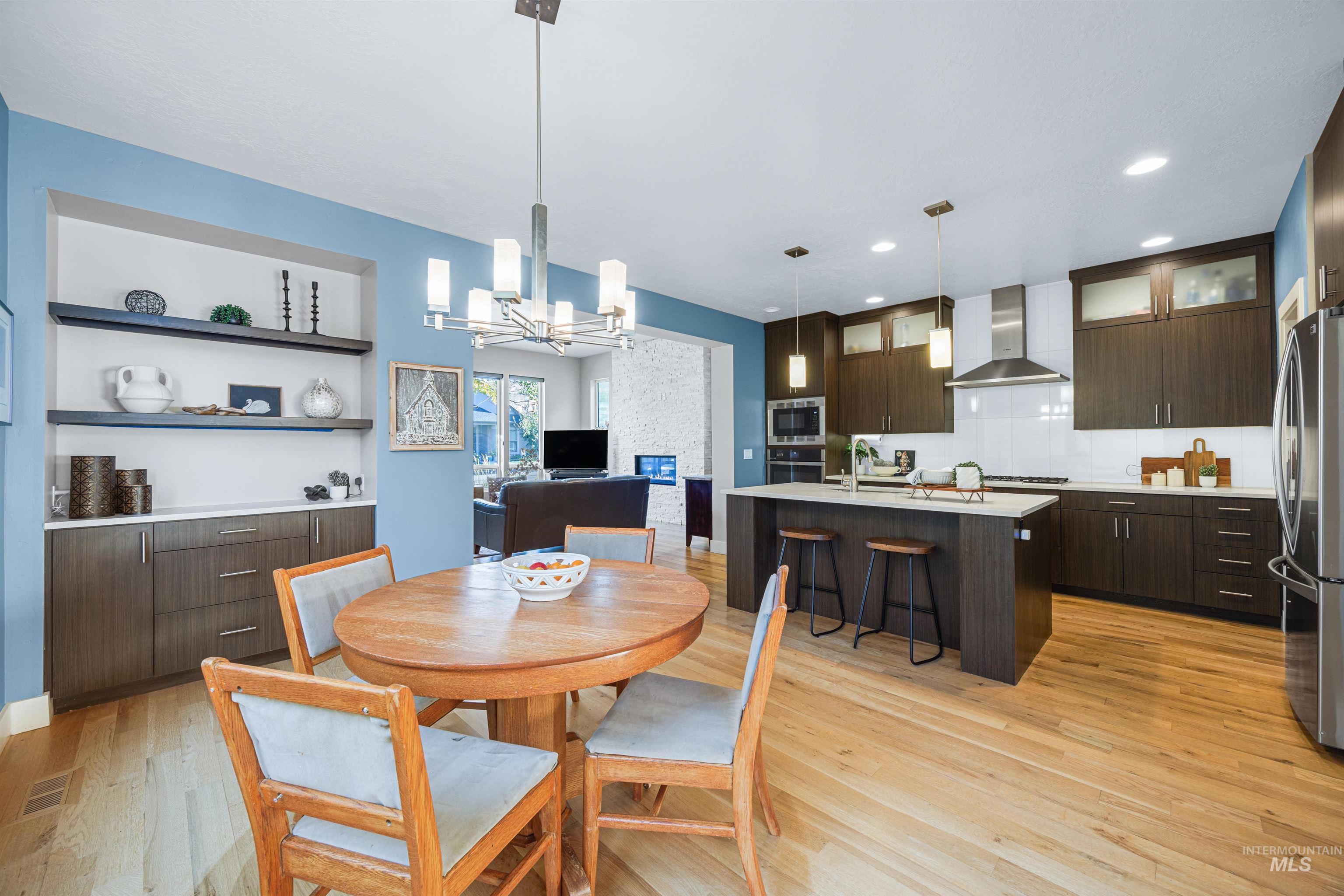 2824 S Honeycomb Way, Boise, Idaho 83716, 3 Bedrooms, 2.5 Bathrooms, Residential For Sale, Price $865,000,MLS 99003650